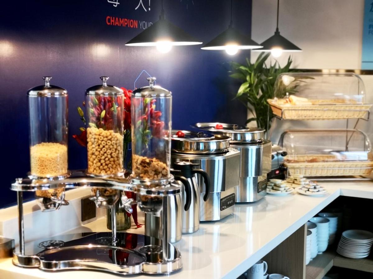 Holiday Inn Express Qingdao City Center By Ihg מראה חיצוני תמונה