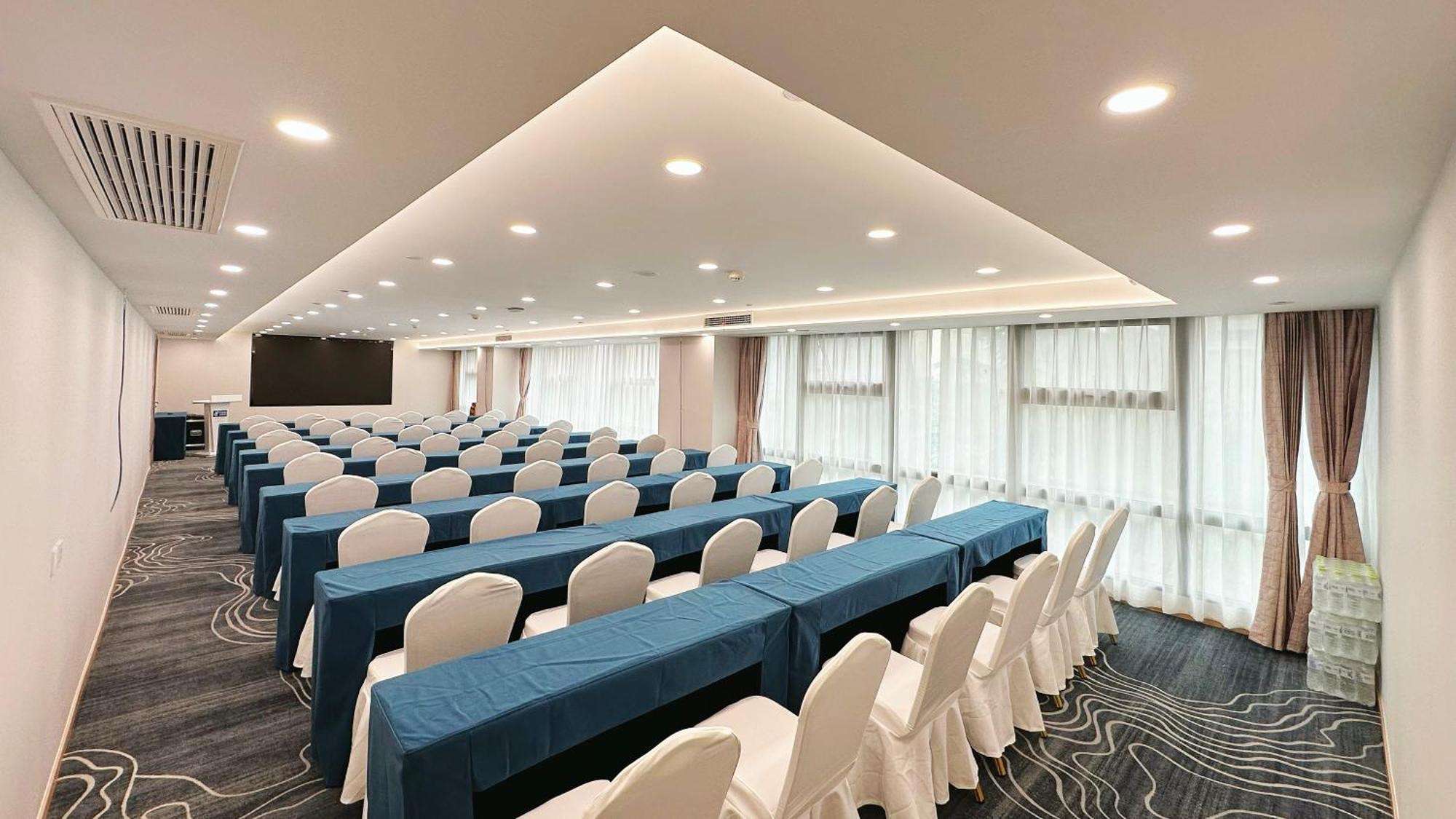Holiday Inn Express Qingdao City Center By Ihg מראה חיצוני תמונה